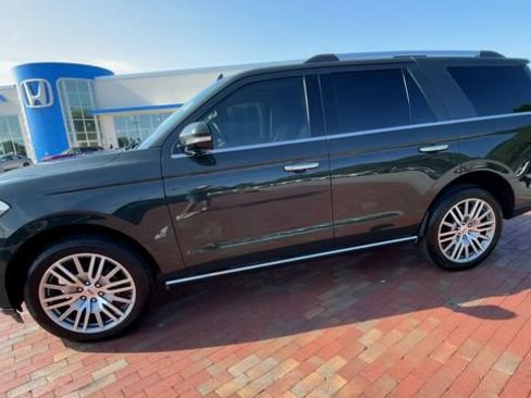 Used 2023 Ford Expedition Limited RWD image 6
