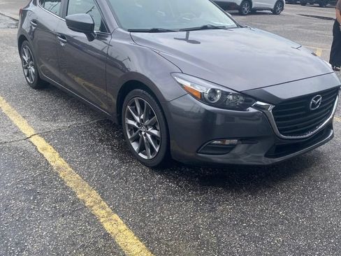 Used 2018 MAZDA MAZDA3 Touring FWD image 2