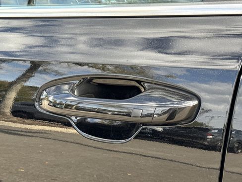 Used 2023 Kia Sorento EX image 30