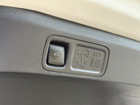 Certified 2023 Ford Expedition Max Platinum image 32