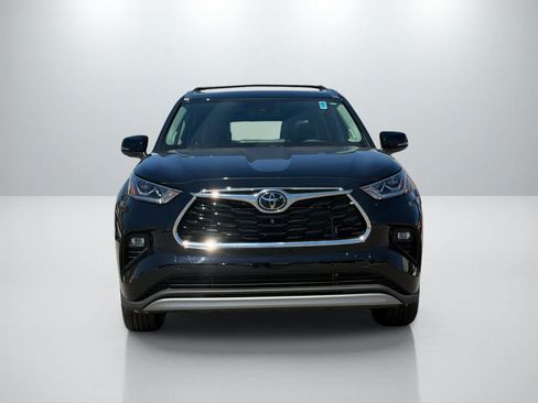 Used 2025 Toyota Highlander Platinum AWD/4WD image 11