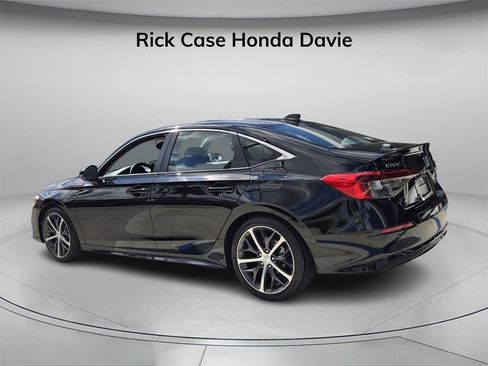 Used 2023 Honda Civic Touring image 7
