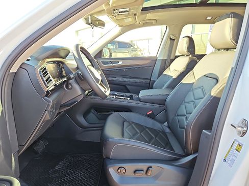 New 2026 Volkswagen Atlas SE image 11