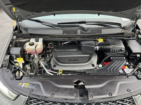Used 2025 Chrysler Pacifica Select image 13