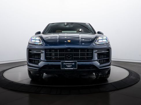 Certified 2025 Porsche Cayenne image 10