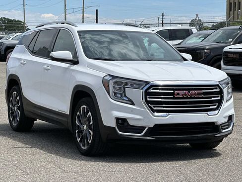 Used 2024 GMC Terrain SLT w/ Tech Package FWD image 8