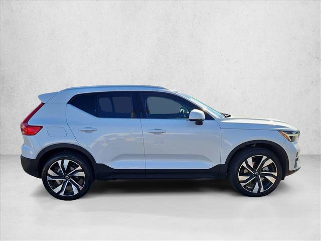 Used 2025 Volvo XC40 B5 Ultra w/ Climate Package AWD/4WD image 4