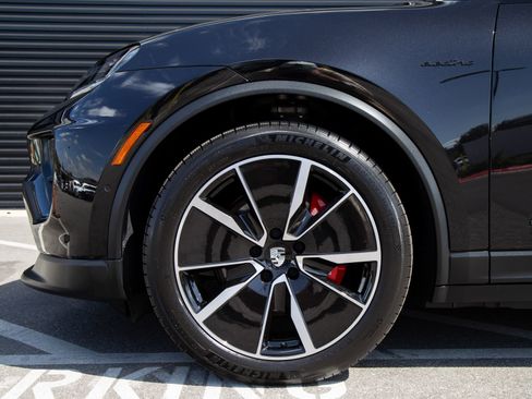 Used 2025 Porsche Macan 4S Electric AWD/4WD image 11