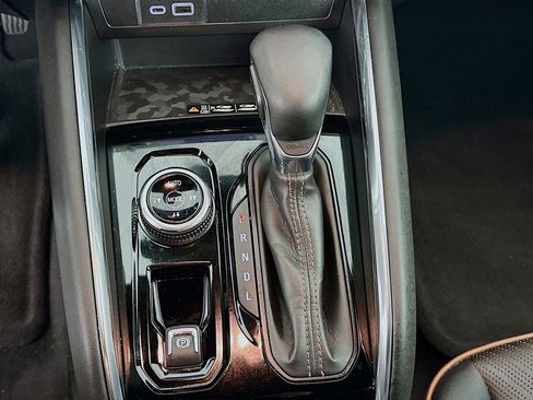 Used 2024 GMC Canyon AT4 w/ AT4 Premium Package image 23