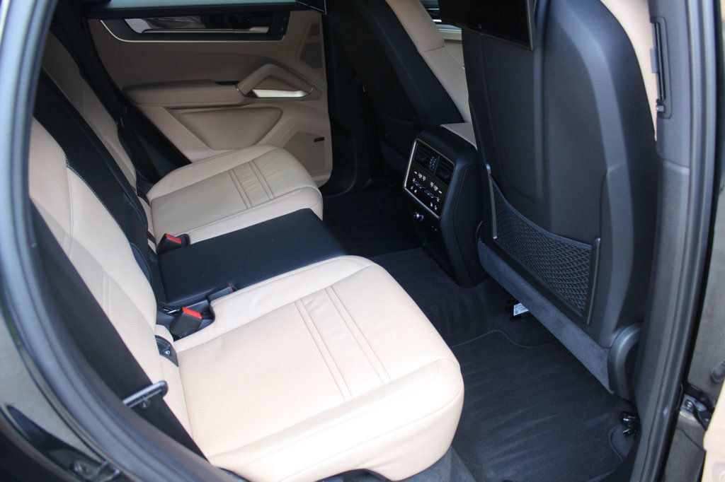 Used 2025 Porsche Cayenne Coupe AWD/4WD image 26
