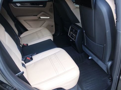 Used 2025 Porsche Cayenne Coupe AWD/4WD image 26