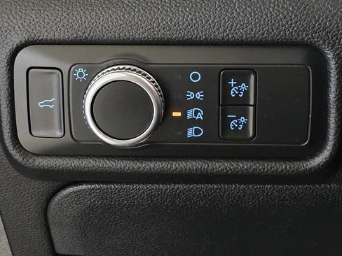 Used 2021 Ford Explorer XLT image 34