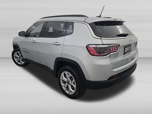 Used 2025 Jeep Compass Latitude AWD/4WD image 6