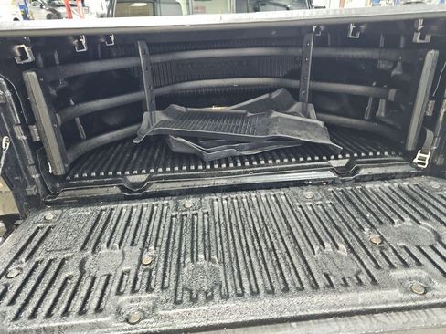 Used 2022 Nissan Frontier PRO-4X w/ Technology Package image 19