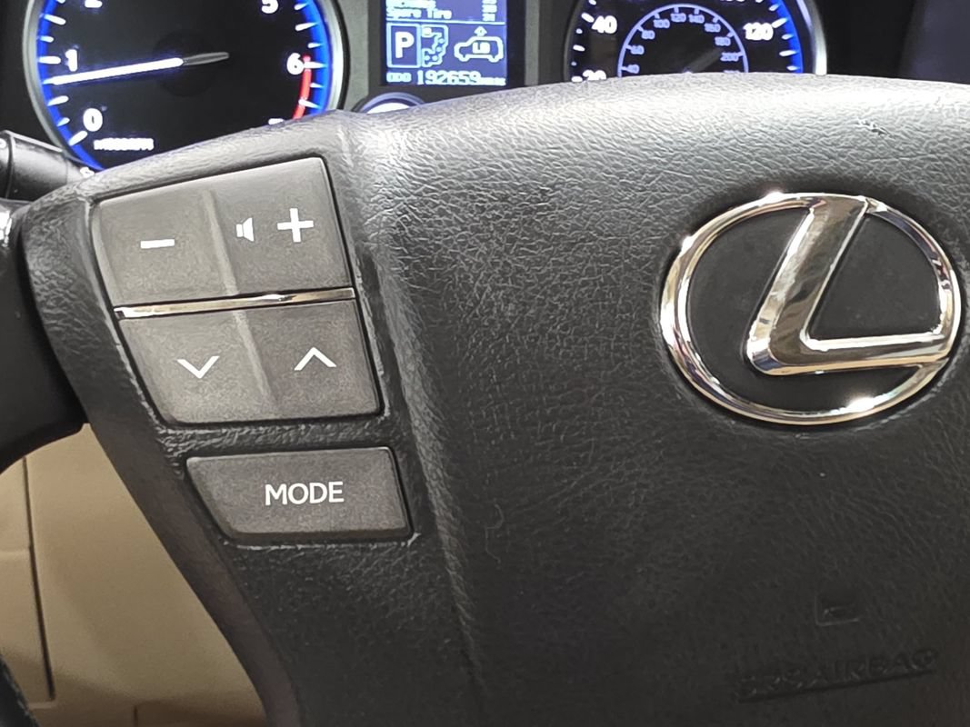 Used 2010 Lexus LX 570 4WD w/ Luxury Pkg image 39