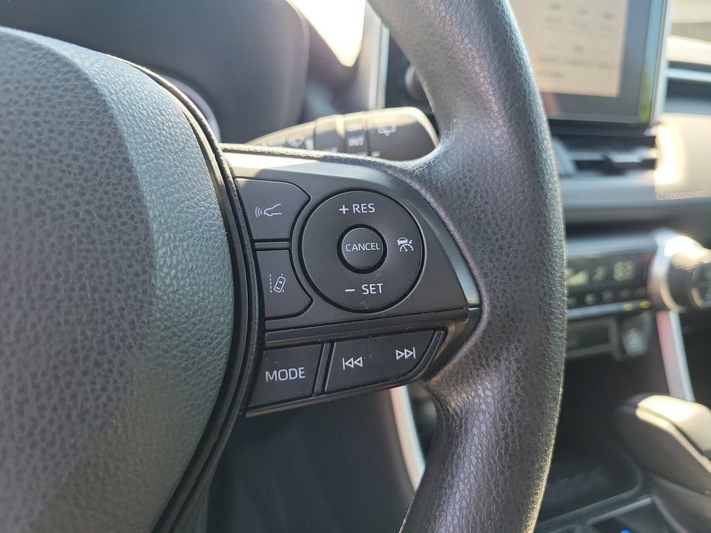 Used 2024 Toyota RAV4 XLE FWD image 28
