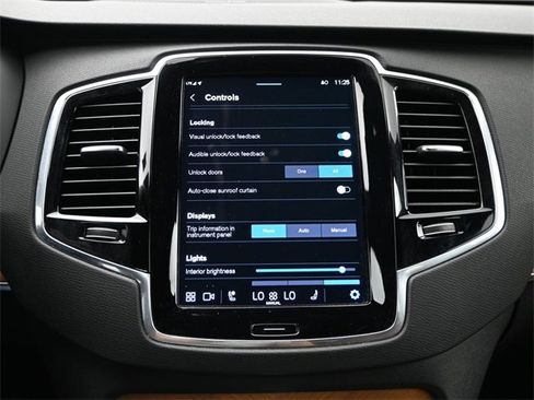 Used 2023 Volvo XC90 B5 Plus image 17