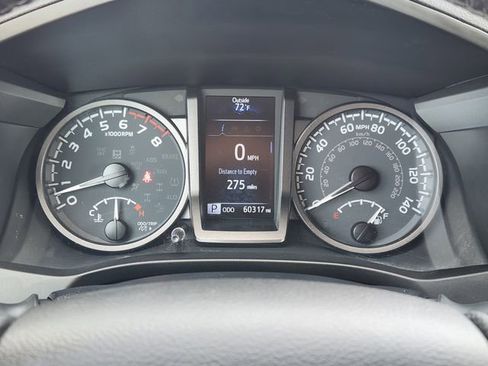 Used 2022 Toyota Tacoma TRD Off-Road w/ Technology Package AWD/4WD image 16