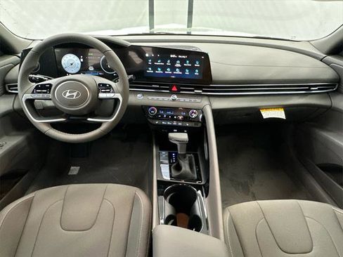 New 2025 Hyundai Elantra SEL image 23