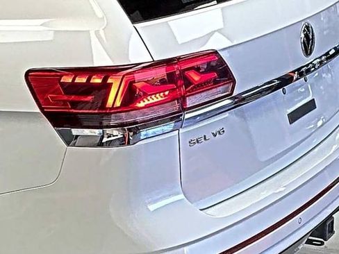 Used 2023 Volkswagen Atlas SEL Premium image 10