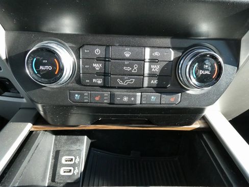 Used 2019 Ford F150 Lariat w/ Equipment Group 502A Luxury image 29