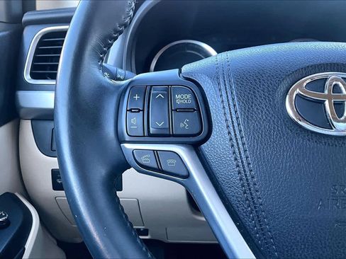 Used 2016 Toyota Highlander Limited image 24
