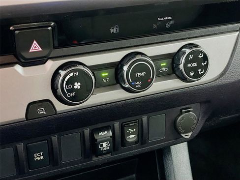 Used 2018 Toyota Tacoma SR5 image 18