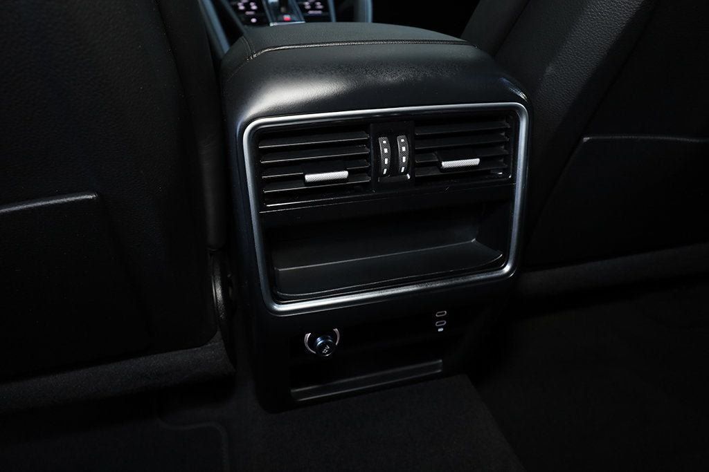 Used 2020 Porsche Cayenne AWD/4WD image 30