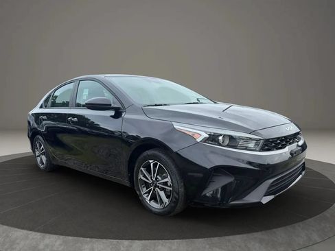 Used 2023 Kia Forte LXS FWD image 3