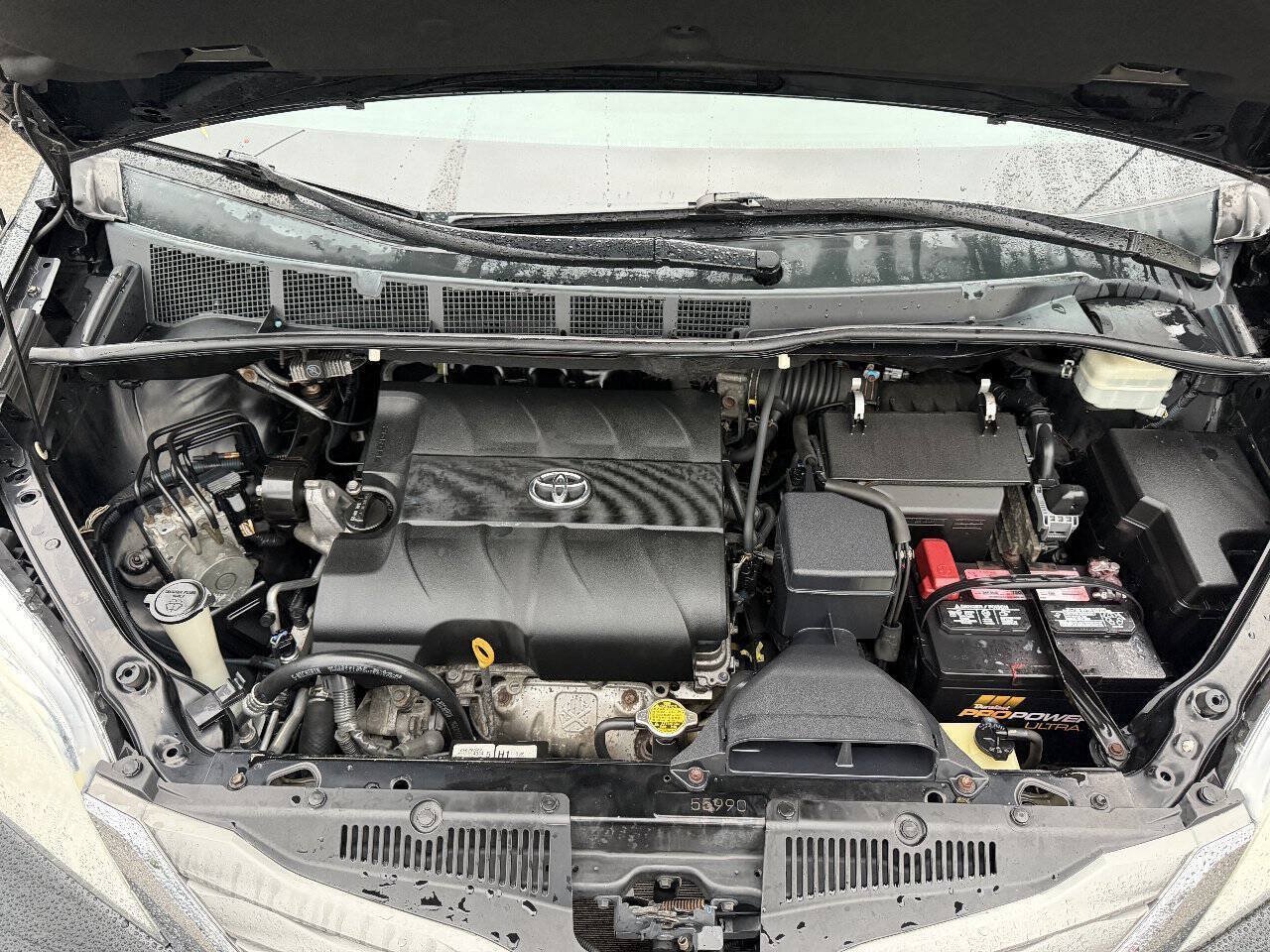 Used 2011 Toyota Sienna XLE FWD image 25