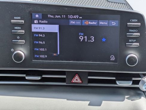 Used 2022 Hyundai Elantra SE FWD image 17