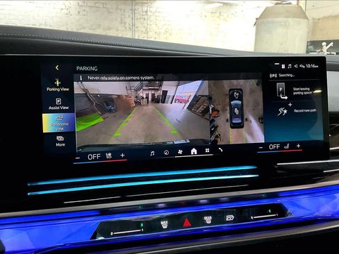 Used 2023 BMW 740i w/ Parking Assistance Package image 23