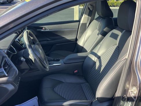 Used 2019 Toyota Camry SE image 9