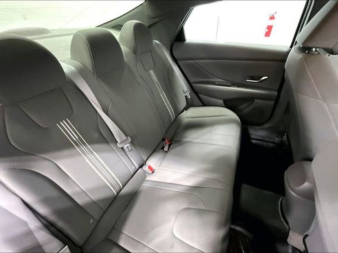 Used 2022 Hyundai Elantra Blue FWD image 34