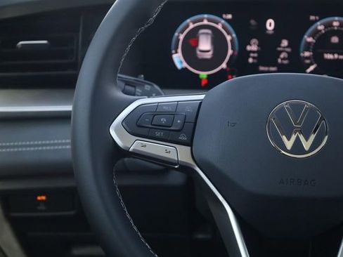 New 2026 Volkswagen Tiguan SE image 9