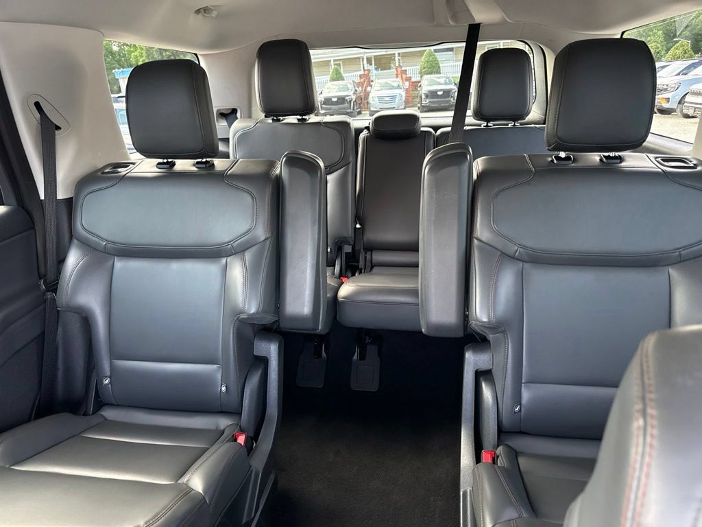 Used 2025 Ford Expedition Active AWD/4WD image 5