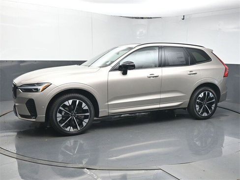 Used 2026 Volvo XC60 B5 Plus w/ Protection Package Premier image 4