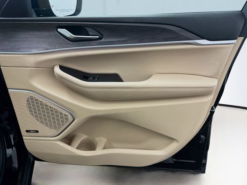 Used 2021 Jeep Grand Cherokee L Limited image 36