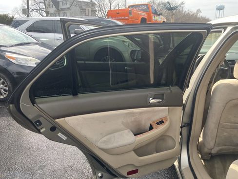 Used 2004 Honda Accord EX image 18