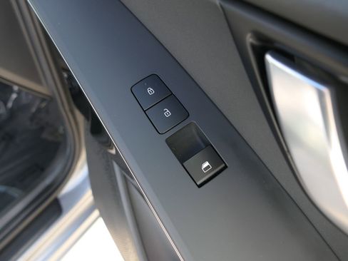 Used 2023 Kia Niro EX image 24