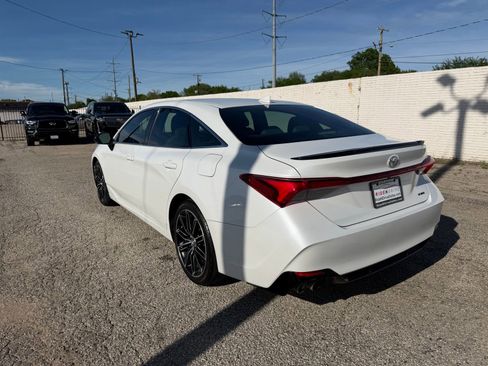 Used 2019 Toyota Avalon XSE image 4