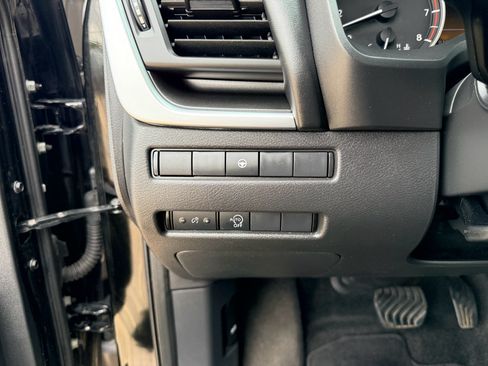 Used 2023 Nissan Rogue SV AWD/4WD image 18