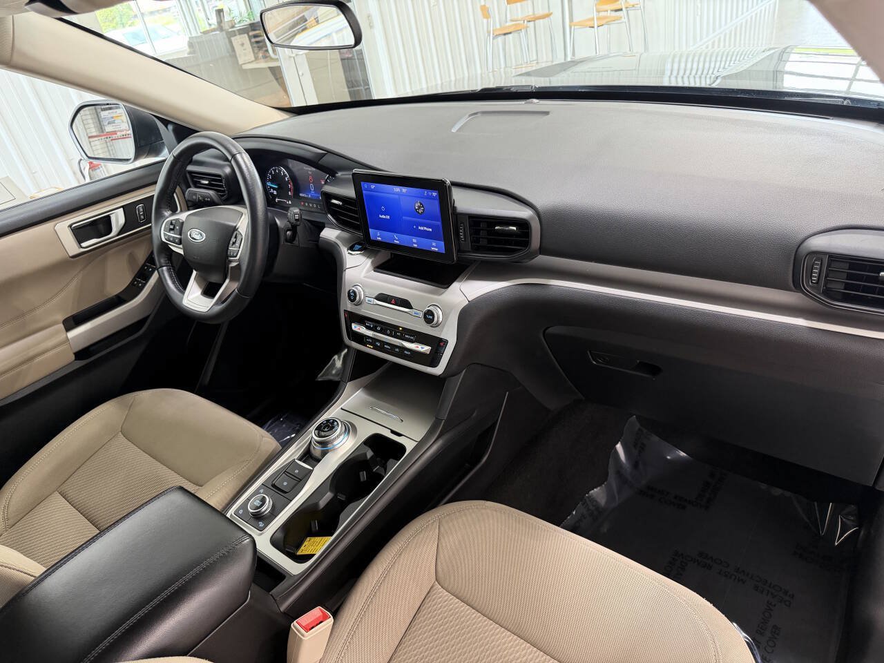 Used 2023 Ford Explorer XLT AWD/4WD image 30