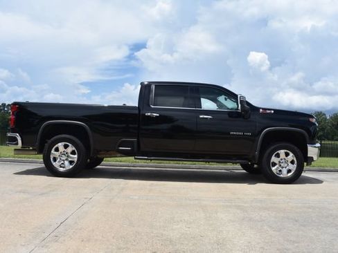 Used 2020 Chevrolet Silverado 2500 LTZ w/ LTZ Premium Package AWD/4WD image 3