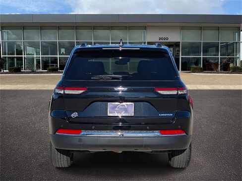 Used 2023 Jeep Grand Cherokee Limited image 5