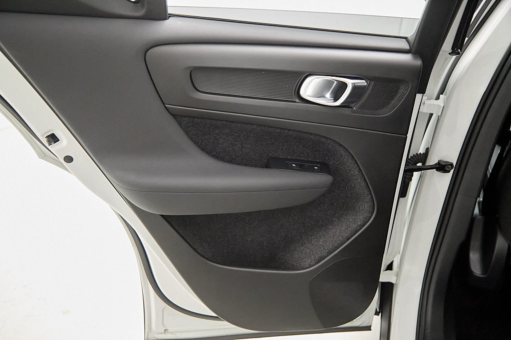 Certified 2023 Volvo XC40 Recharge Plus AWD/4WD image 18
