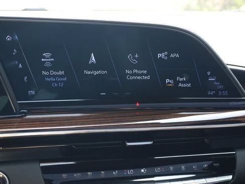 Used 2023 Cadillac Escalade Premium Luxury AWD/4WD image 15