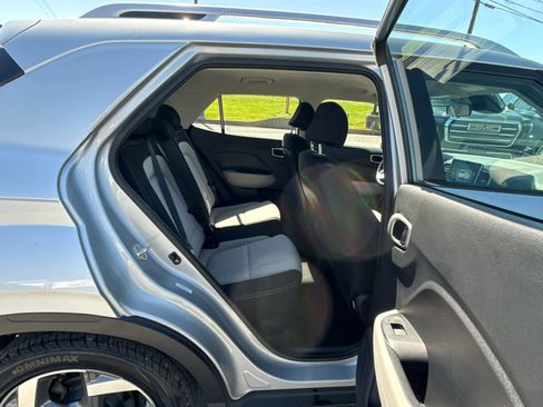 Used 2021 Hyundai Venue SEL FWD image 28