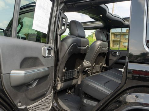 Used 2024 Jeep Wrangler High Altitude AWD/4WD image 24