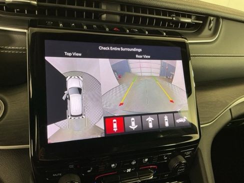 Used 2023 Jeep Grand Cherokee Limited w/ Luxury Tech Group II image 22